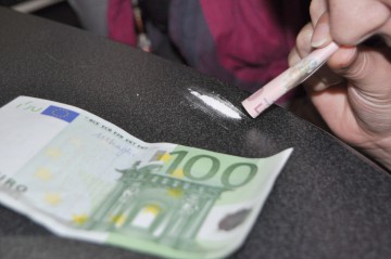 Reţinuţi pentru trafic de droguri şi sex cu minori